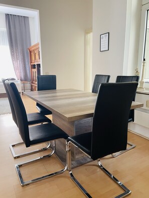 Appartement, 3 chambres (Nordmann) | Restauration dans la chambre