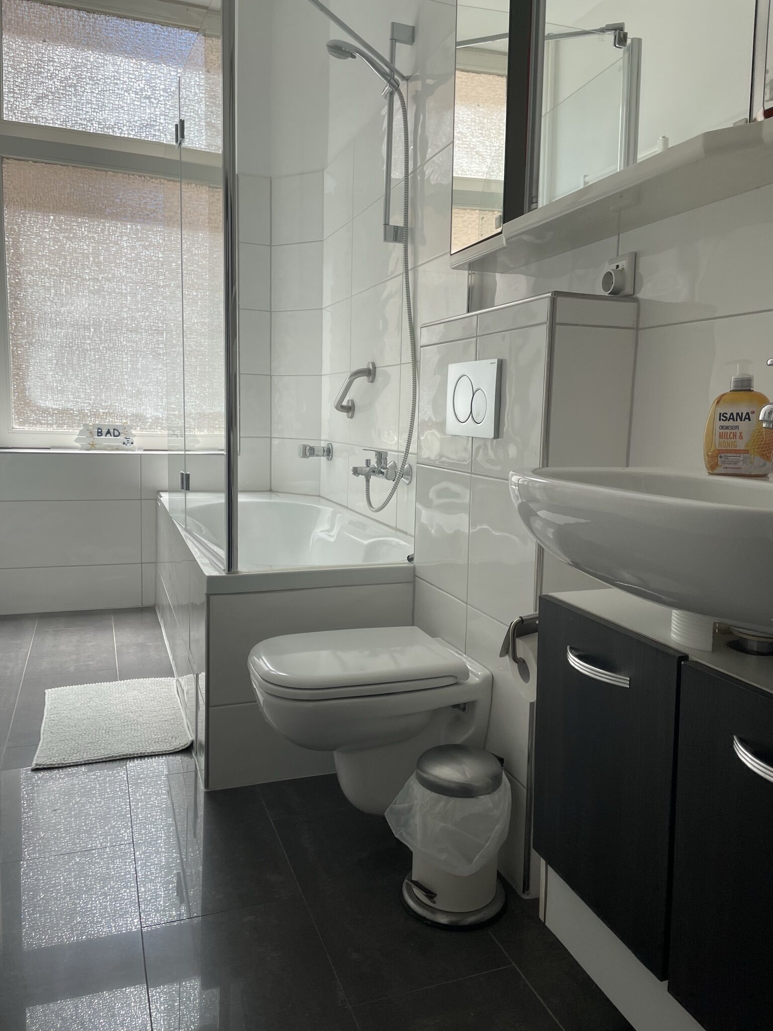 Apartment, 3 Bedrooms (Nordmann) | Bathroom | Hair dryer, towels, toilet paper