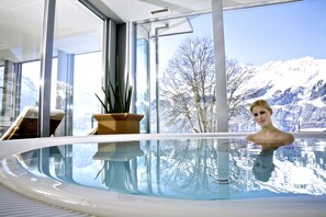 Een sauna, een bubbelbad, massagebehandelingen