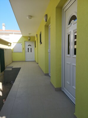 Property entrance - Apartments Slava (Dugi Rat)