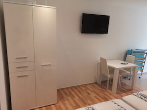 In-room dining - Apartments Slava (Dugi Rat)