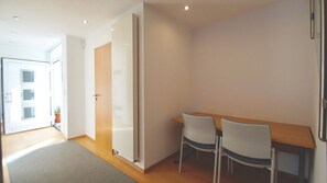 Vacationhouse Leverkusen 1( Cleaning Fee EUR 80) | 5 bedrooms, desk, iron/ironing board, travel crib - Ferienwohnung Leverkusen 1 (Leverkusen)