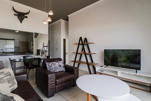Appartamento (2 Bedrooms) | Area soggiorno | TV a schermo piatto, Netflix