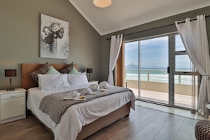 2 bedrooms, iron/ironing board, cots/infant beds, free WiFi - Sea Spray B403 by CTHA (Cape Town)