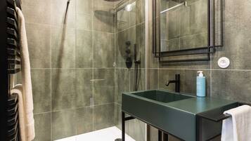 Superior Double Room, Private Bathroom, Garden View | Bathroom