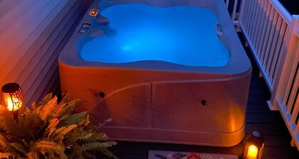 The Cozycraftsman in the Catskills with Hot tub