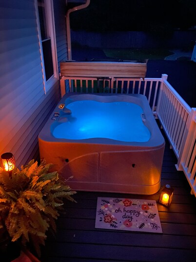 The Cozycraftsman in the Catskills with Hot tub 