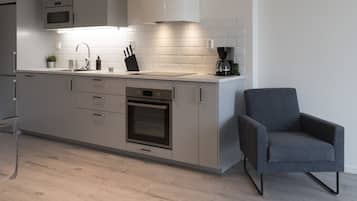 Fridge, microwave, stovetop, dishwasher