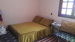 Quarto família, várias camas, banheiro privativo | Cortinas blackout, ferros/tábuas de passar roupa, Wi-Fi de cortesia