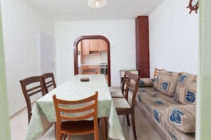 Apartment, 2 Bedrooms | In-room dining - Apartment Mersi (Podgora)