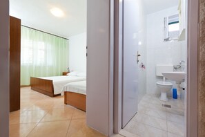 Apartment, 2 Bedrooms | Bathroom | Free toiletries, hair dryer, towels, soap