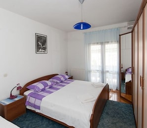 Apartment, 2 Bedrooms | 2 bedrooms, desk, soundproofing, iron/ironing board - Apartment Mersi (Podgora)
