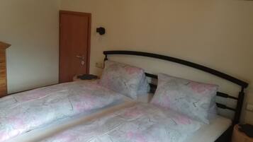Apartment (Talblick) | Blackout drapes, cribs (free), WiFi (free), bed sheets