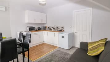 Apartment | Private kitchen | Fridge, microwave, oven, stovetop