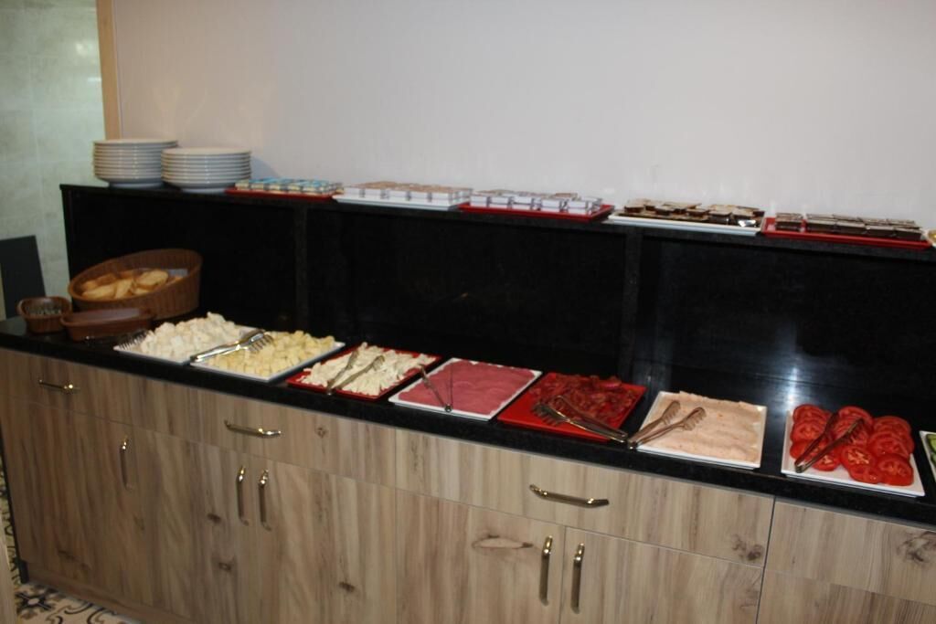 Photo - The Reina Hotel