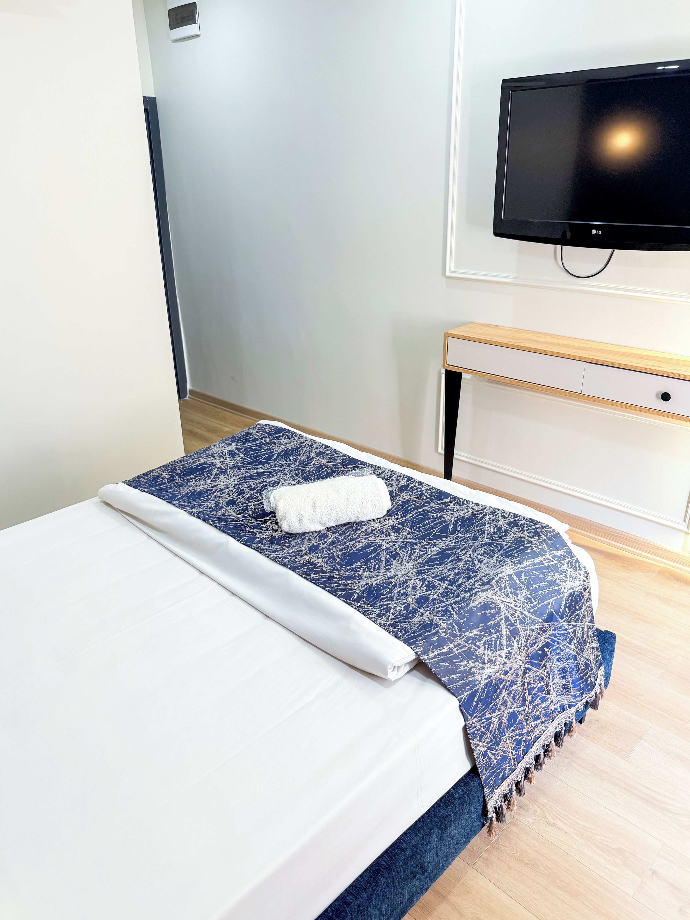 Photo - The Reina Hotel