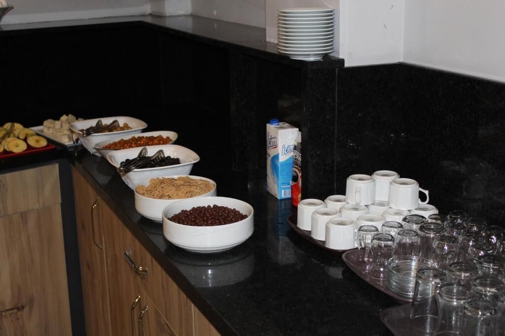 Photo - The Reina Hotel