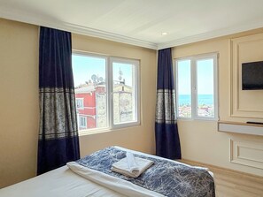 Frette Italian sheets, premium bedding, memory foam beds, minibar - The Reina Istanbul (Istanbul)