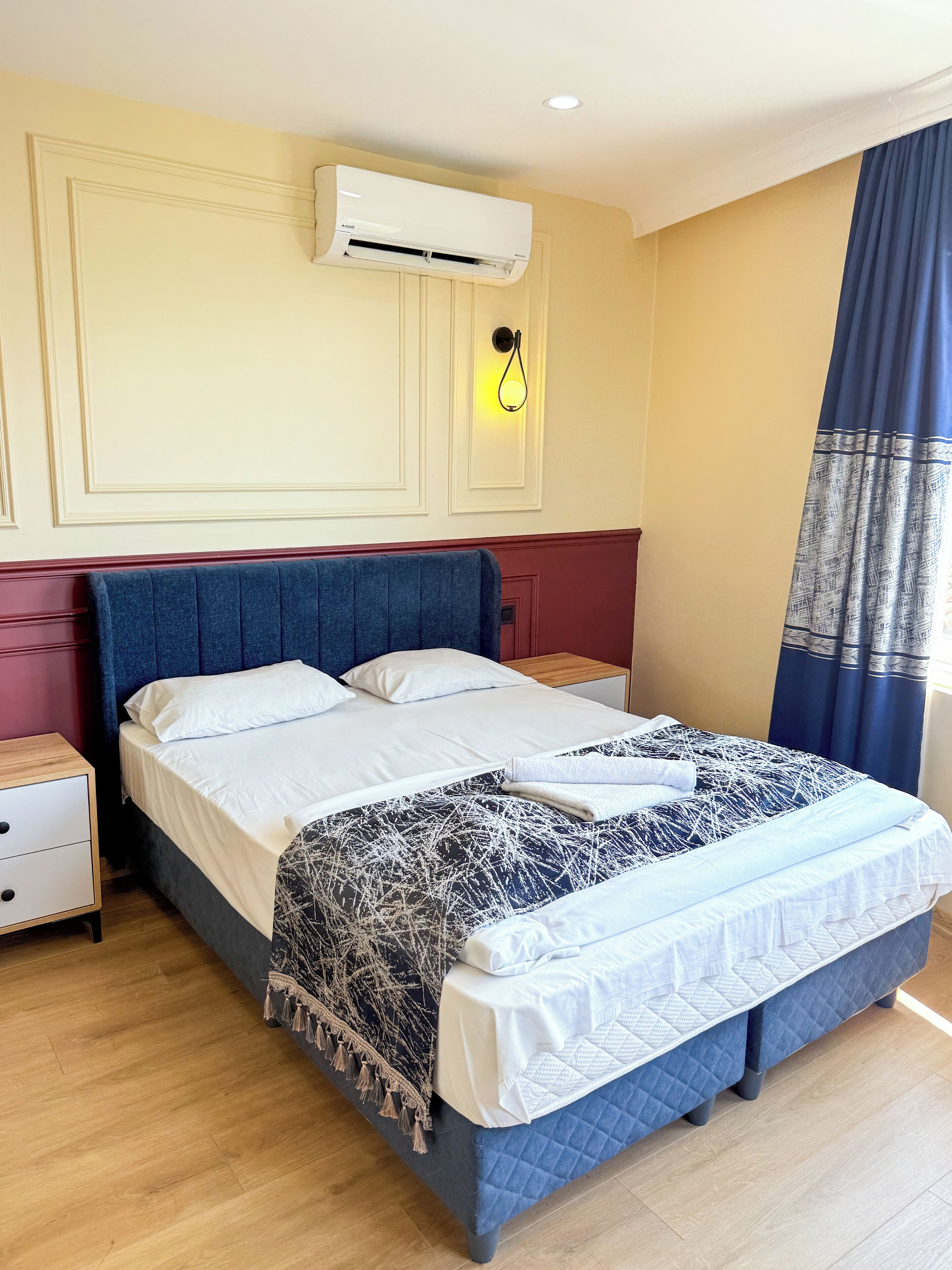 Photo - The Reina Hotel