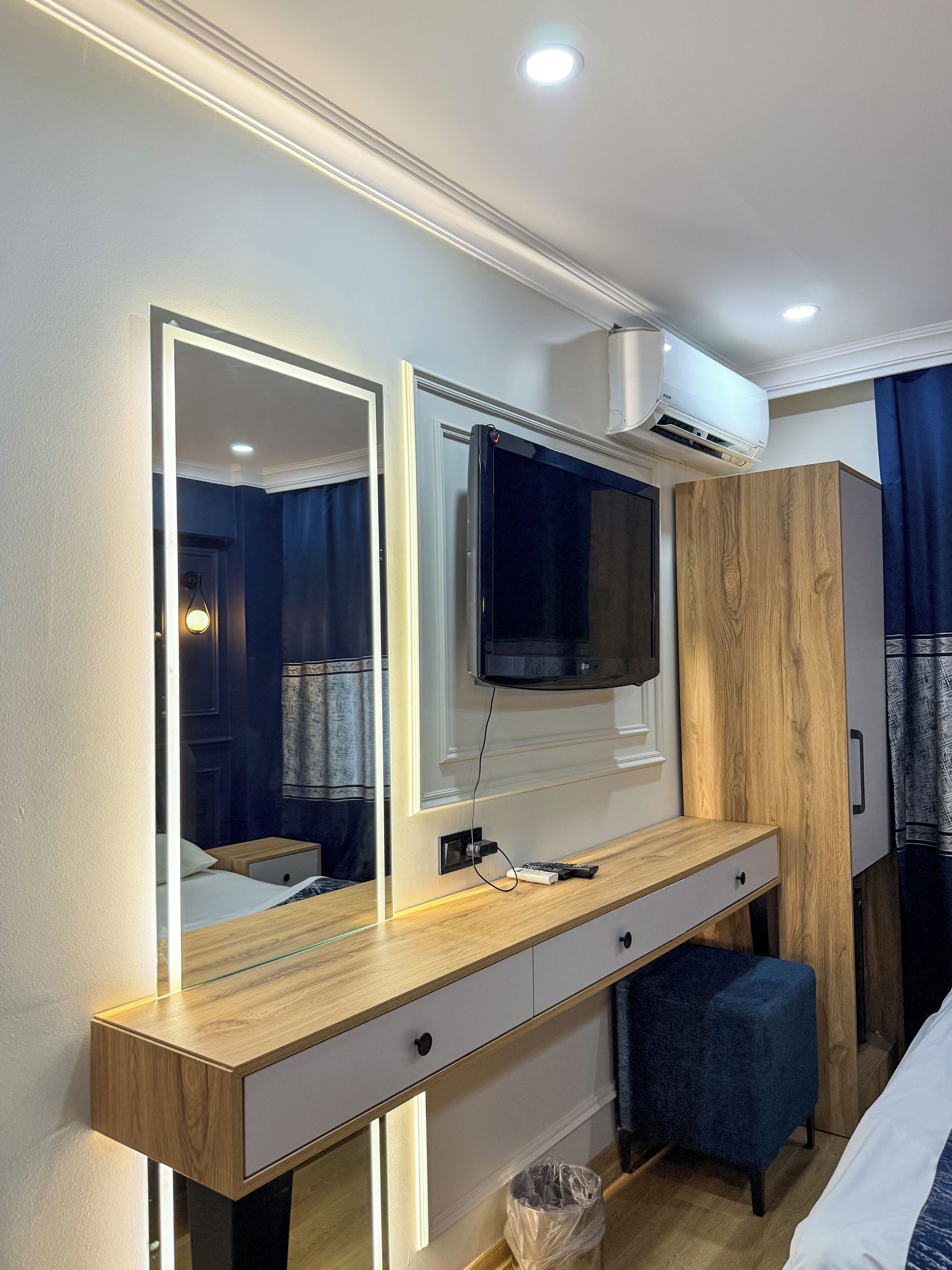 Photo - The Reina Hotel