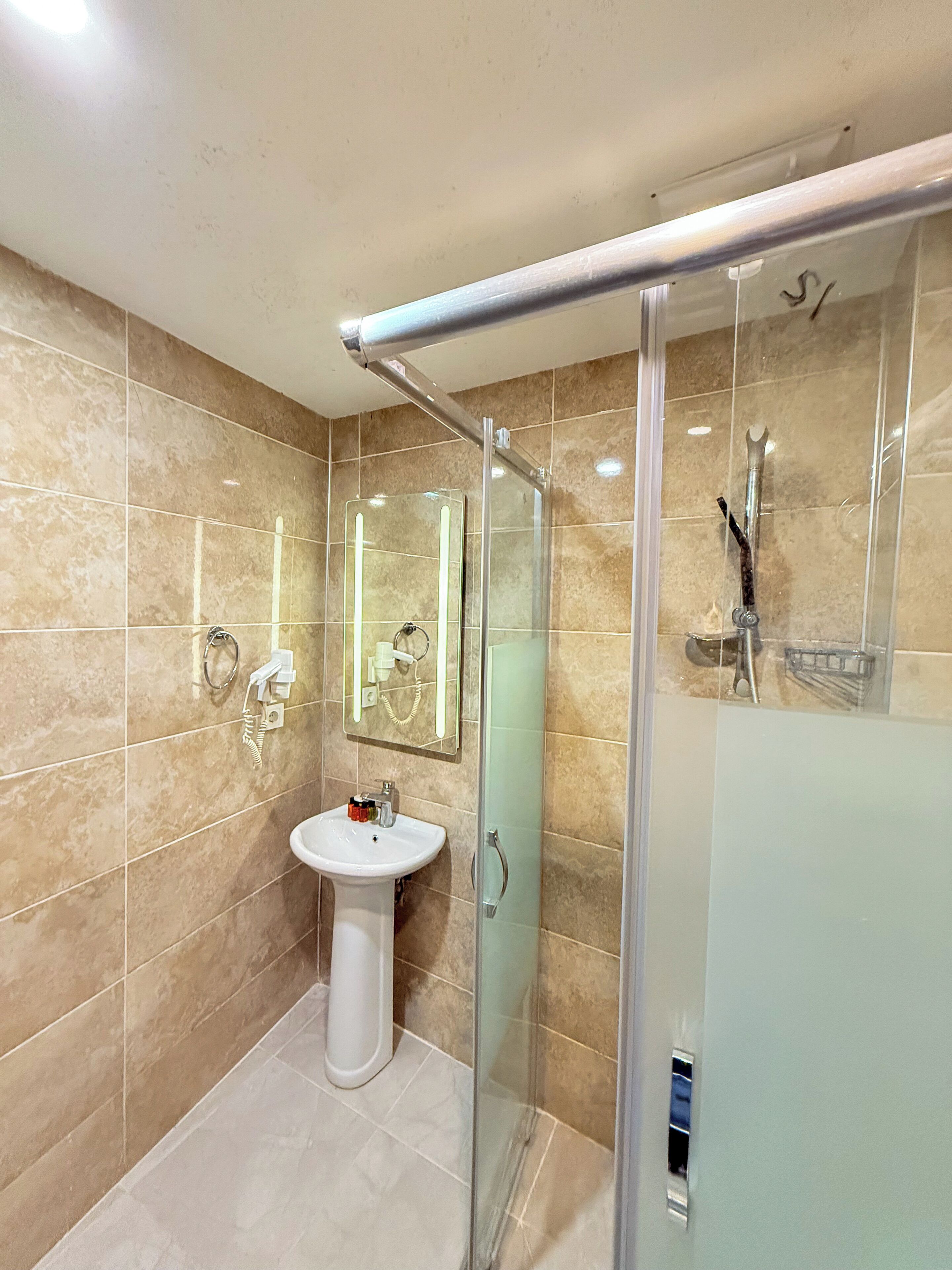 Photo - The Reina Hotel