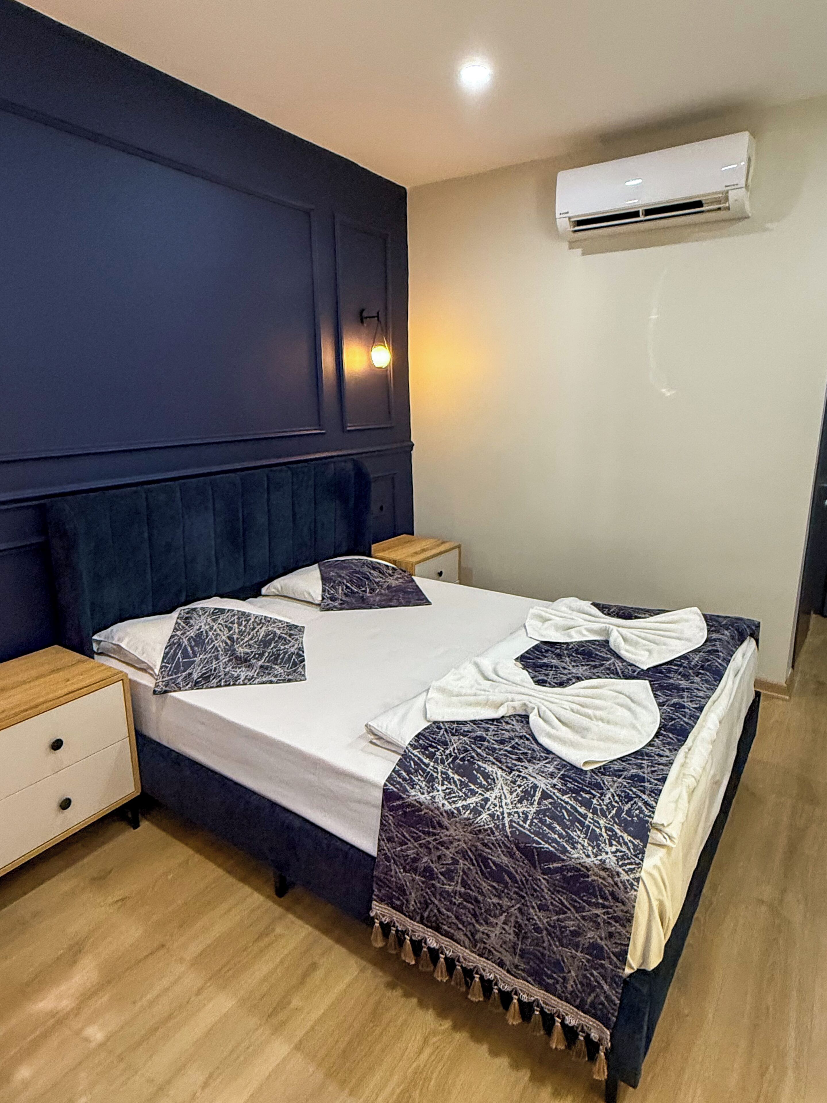 Photo - The Reina Hotel