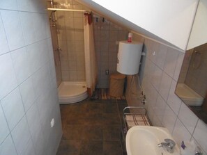 Apartment | Bathroom