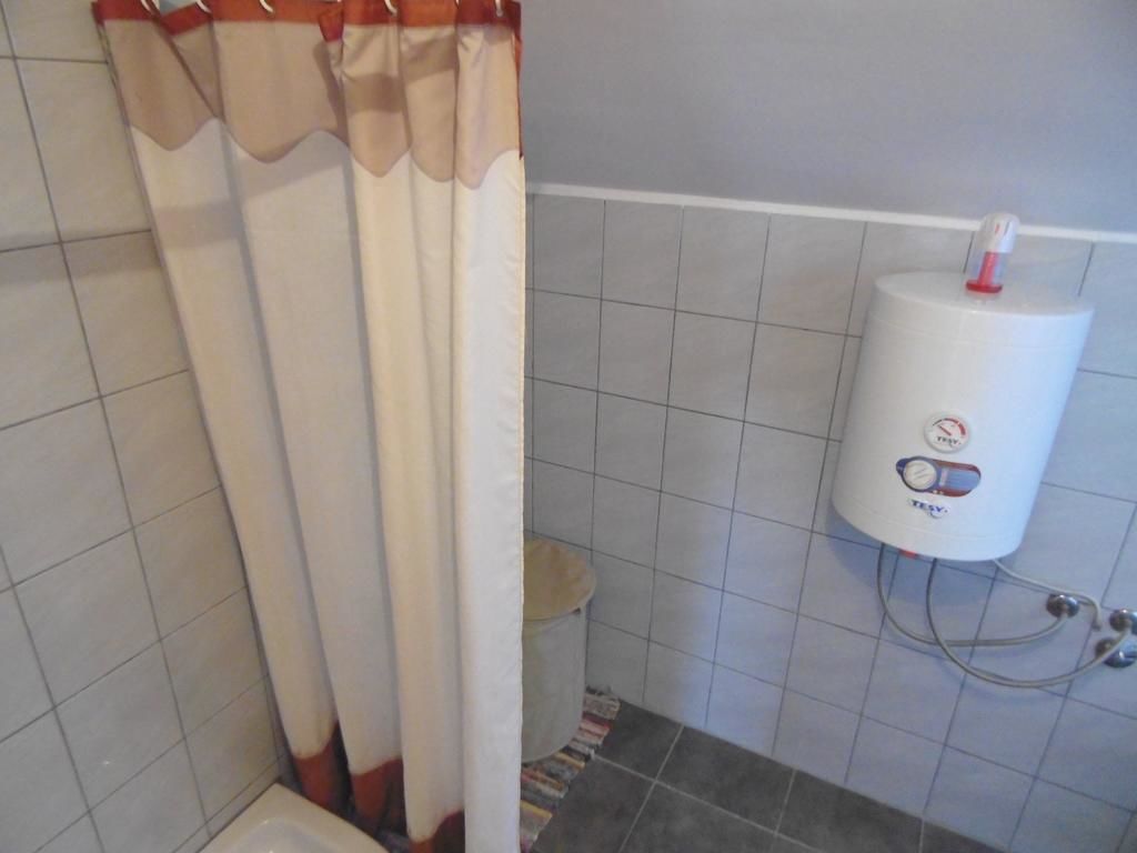 Shower kamar mandi