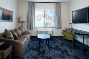 تلفزيون بشاشة مسطحة بحجم 32-بوصة يعرض قنوات فضائية، تلفزيون