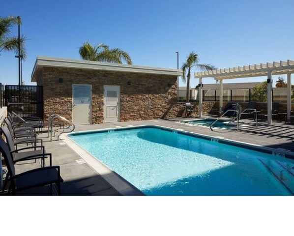 مغطس سبا خارجي