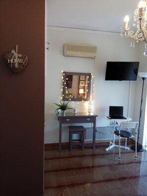 Interior - Top Floor Cozy Apartment near Beach (Vari-Voula-Vouliagmeni)