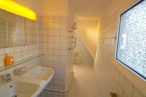 Lägenhet (GL2) | Badrum | Handdukar och toalettpapper