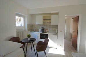 Studio GL3 (Reinigungsgebühr EUR 80) | Eigene Küche | Wasserkocher mit Kaffee-/Teezubehör, Wasserkocher