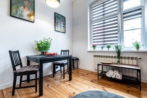 Business-Vierbettzimmer | Wohnbereich