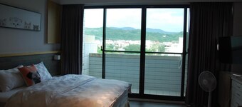 Yujing Warm Breezewarm x Sunny Sky Homestay