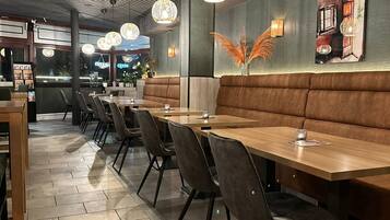 Breakfast, lunch and dinner served