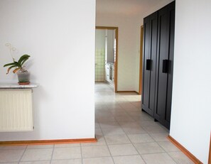 Comfort-Apartment, 2 Schlafzimmer, Blick auf den Innenhof | Flur