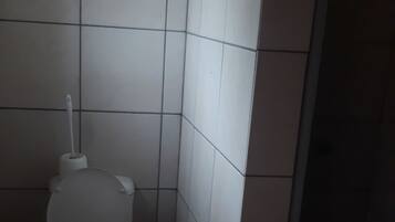 Basic Room | Bathroom | Shower, towels, toilet paper