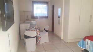 Eenvoudige kamer | Dineren op de kamer