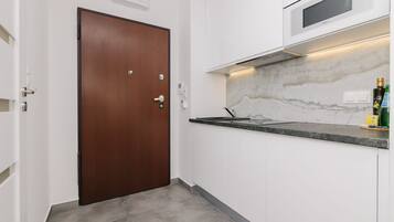 Refrigerador, microondas, parrilla de estufa y lavavajillas