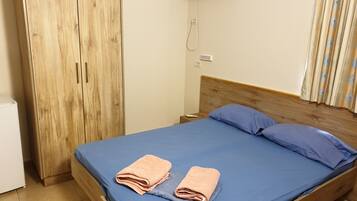 Classic Double or Twin Room | Minibar, soundproofing, cribs/infant beds, rollaway beds