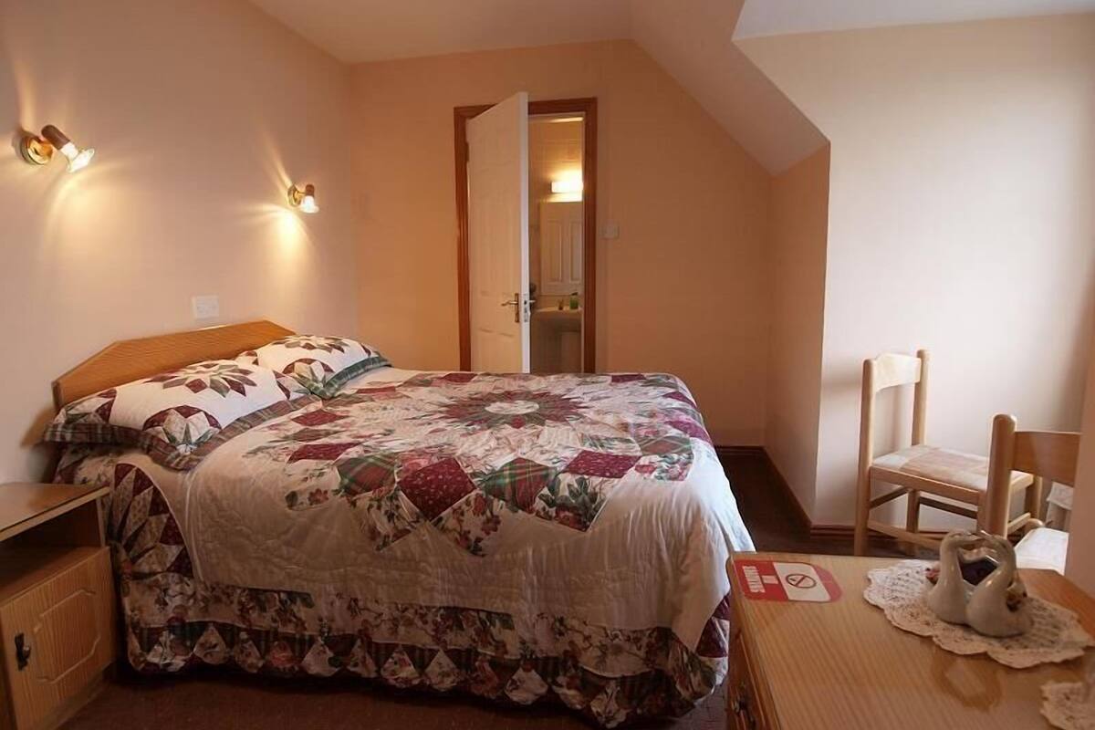 WiFi (free), individually decorated, individually furnished, bed sheets