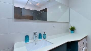 House, Courtyard View (S'Harzala Bleu) | Bathroom