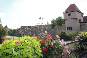 Maison, vue cour intérieure (S'Harzala Bleu) | Extérieur