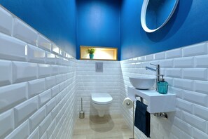 Maison, vue cour intérieure (S'Harzala Bleu) | Salle de bain