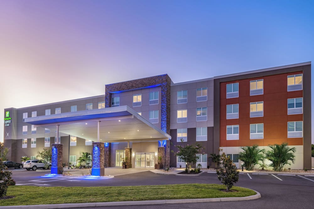 Holiday Inn Express & Suites Ruskin by IHG