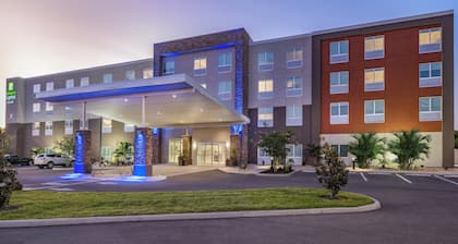 Holiday Inn Express & Suites Ruskin by IHG