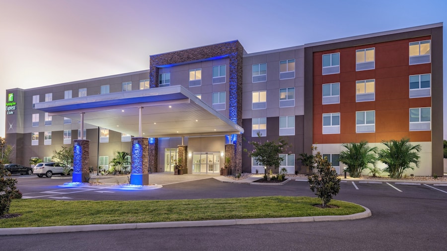 Holiday Inn Express & Suites Ruskin by IHG