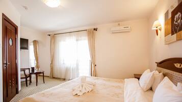 Comfort Apartment | Minibar, in-room safe, desk, free WiFi