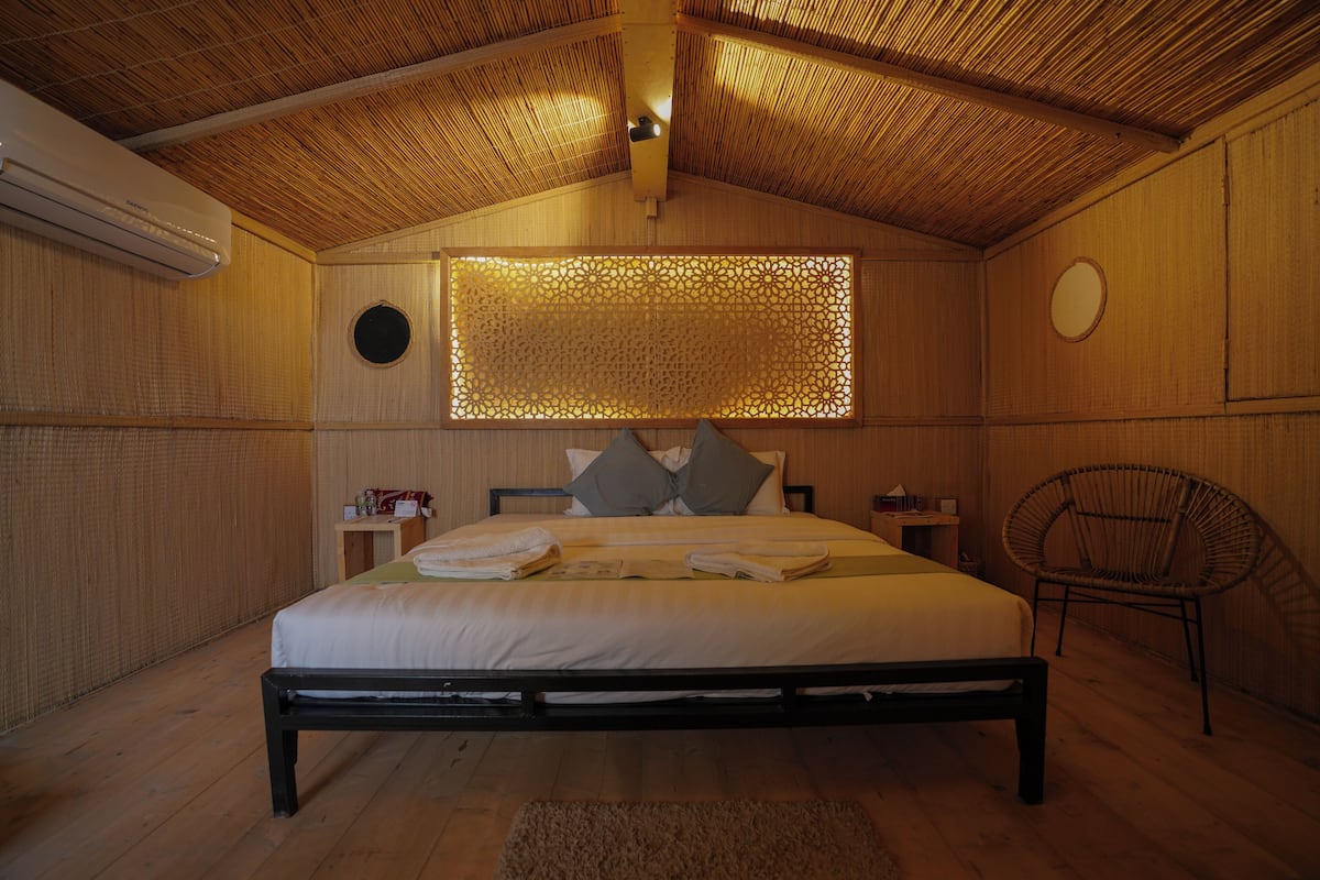 Standard Double or Twin Room | Blackout drapes, bed sheets